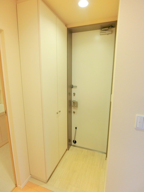 国分寺市光町１丁目の賃貸マンションの玄関