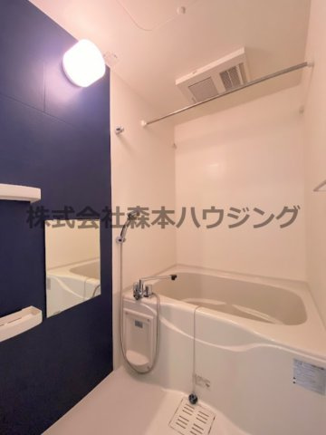 【浴室】 | 　サンフレンドソラーナ | ※同タイプ別室の写真を使用しています。
　設備内容や色調など相違がある場合は実際のお部屋の現状優先となります。