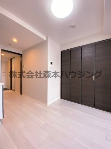 【居間・リビング】 | 　サンフレンドソラーナ | ※同タイプ別室の写真を使用しています。
　設備内容や色調など相違がある場合は実際のお部屋の現状優先となります。