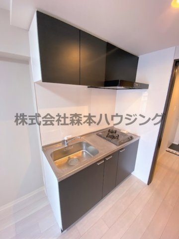 【キッチン】 | 　サンフレンドソラーナ | ※同タイプ別室の写真を使用しています。
　設備内容や色調など相違がある場合は実際のお部屋の現状優先となります。