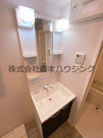 【独立洗面台】 | 　サンフレンドソラーナ | 独立洗面台あり、毎朝おしゃれに忙しい女性の方におすすめです