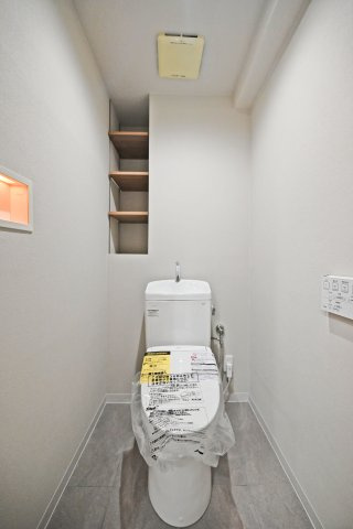 ル・グランデ新大阪南のトイレ|新調済みのトイレでウォシュレット機能が付いており、清潔で心地よくご利用いただけます。