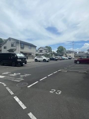 アルファスマート丸亀城西の駐車場