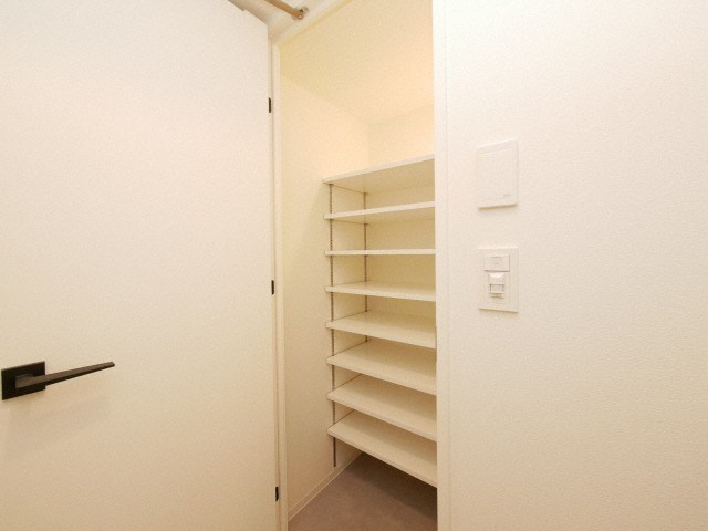クロスレジデンス阿波座（旧名称：ｱｰﾊﾞﾈｯｸｽ阿波座駅前）の収納