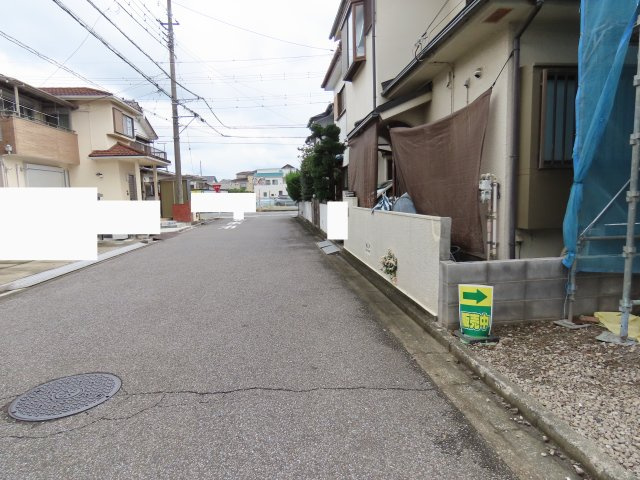 坂戸市千代田新築戸建の前面道路含む現地写真