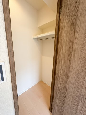 ソフトタウン晴海の収納|ソフトタウン晴海：約５.７帖の洋室にはウォークインクローゼットが付いています！