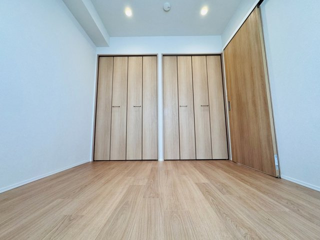 【寝室】 | 中村橋シティハウス　（成増店） | リビングに隣接した4.7帖の洋室。通風・採光を考慮した快適な住まい

