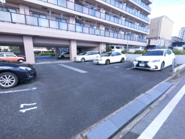 【駐車場】