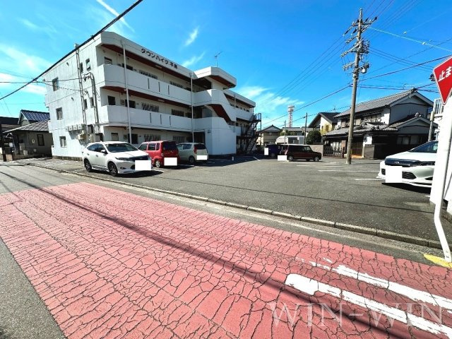 タウンハイツ平南の駐車場