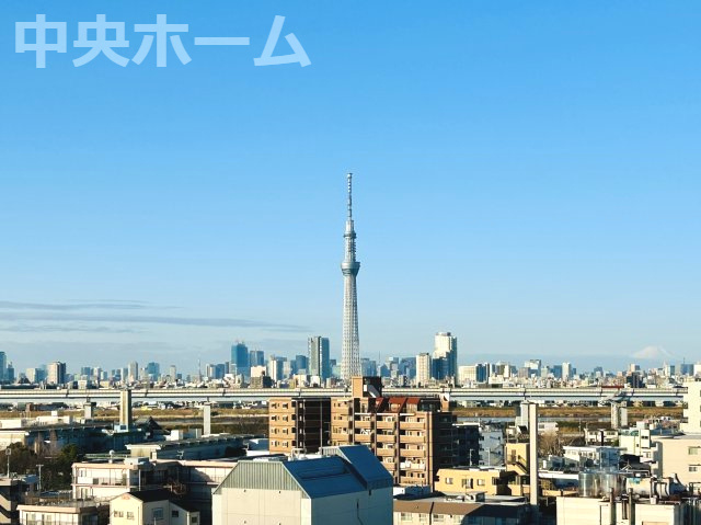 ダイアパレス立石の展望|手を伸ばせば、ふれることが出来そうな環境が、そのままインテリアになったような印象です。その豊かな眺望にふさわしい空間には、通風・採光にも優れ、心地よい光と風があふれています