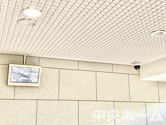 ダイアパレス立石の防犯設備|【防犯カメラ】何かあった時の大事な証拠になることももちろんなりますが、防犯というくらいですので大事なのは防犯カメラがあることによって抑止力につながることですよね。