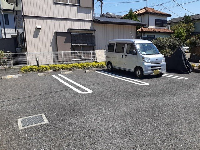 ヴィラ・ベルブリーズの駐車場