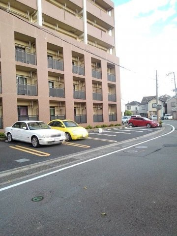 桜並木パークマンションの駐車場