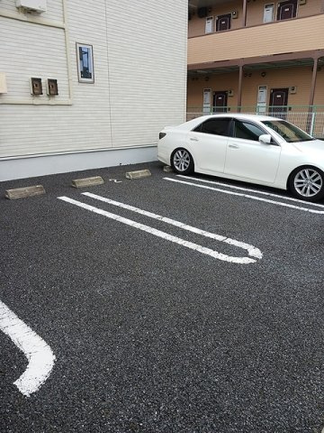 リバージュ厚木Ⅲの駐車場