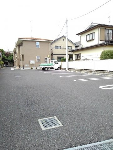 ニューカレントの駐車場