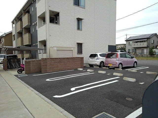 ラ・ファーレ・セゾンの駐車場
