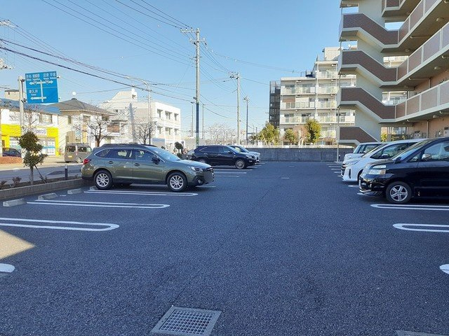 アルールⅠの駐車場