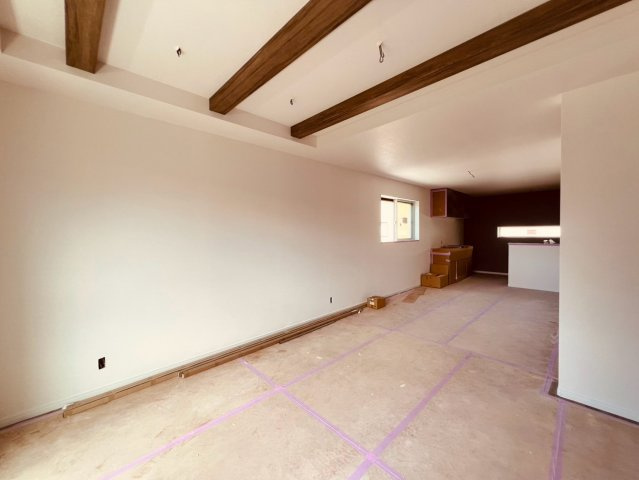 【居間・リビング】 | 杉並区南荻窪３丁目　新築戸建て　B号棟 | 【建築中】家族が集まり会話が弾む、明るく開放的な団らん空間