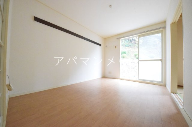 【居間・リビング】 | グローリーハイツ | 居間です