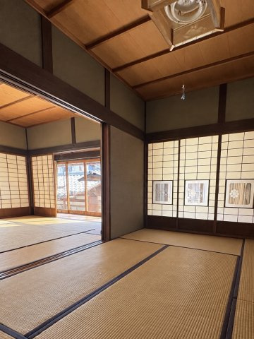 京丹波町須知　母屋・離れと白い蔵のある家の和室|離れの6畳和室。隣の和室と続けて、広々と使うこともできます。