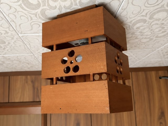 京丹波町須知　母屋・離れと白い蔵のある家のその他|母屋2階に残るレトロな照明器具。細かな意匠にも昔ながらの趣が感じられます。