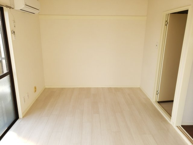 ベルレージュの洋室