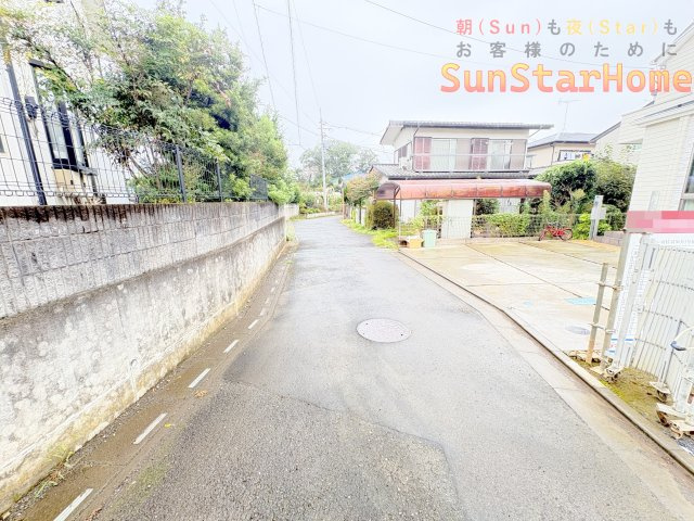 【サンスターホーム】羽村市羽加美3丁目　未来エコ住宅新築1号棟の前面道路含む現地写真
