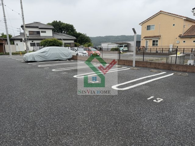 コリーヌオッツの駐車場