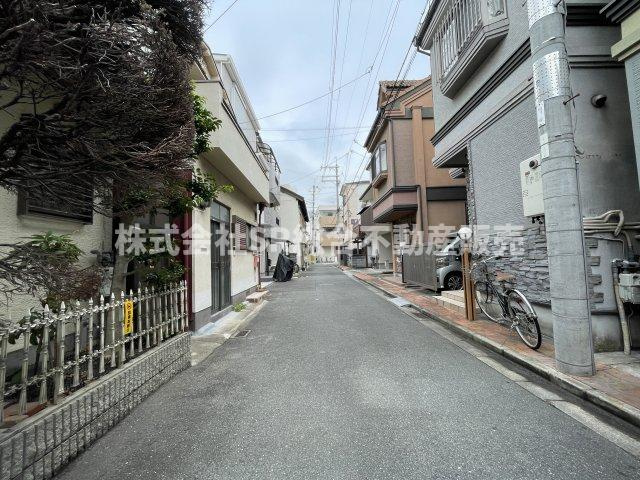 横沼町3丁目中古戸建の前面道路含む現地写真|弊社は中古戸建のご紹介、その後のリフォームのご提案、
賃貸物件のご紹介、すべてご対応可能です。
お客様にあったプランをご提案致します。
まずはお問合せ下さいませ。