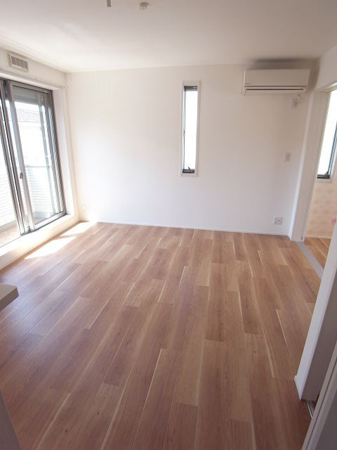 尼崎市南塚口町８丁目のアパートの居間・リビング