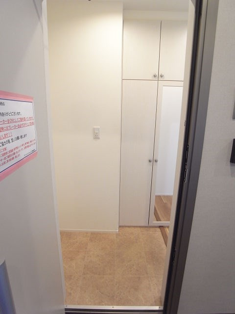 尼崎市南塚口町８丁目のアパートの玄関