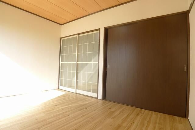稲荷山ハイツの洋室