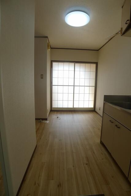 稲荷山ハイツの玄関