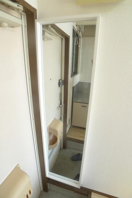 稲荷山ハイツの玄関