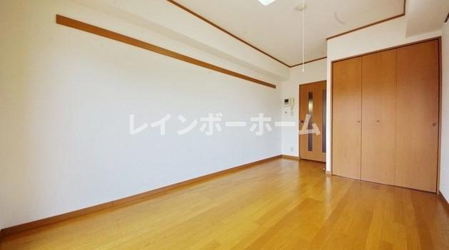 シャテロハイツ弐番館の居間・リビング