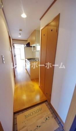 シャテロハイツ弐番館の玄関