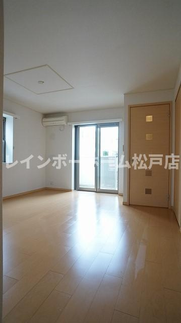 松戸市常盤平柳町の賃貸マンションの居間・リビング|ゆったり過ごせる居間です