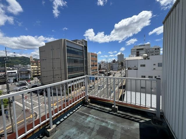 「屋上と車庫がある家」高知市寿町　中古一戸建ての展望|アイデア次第で空間の活用方法は無限大です♪