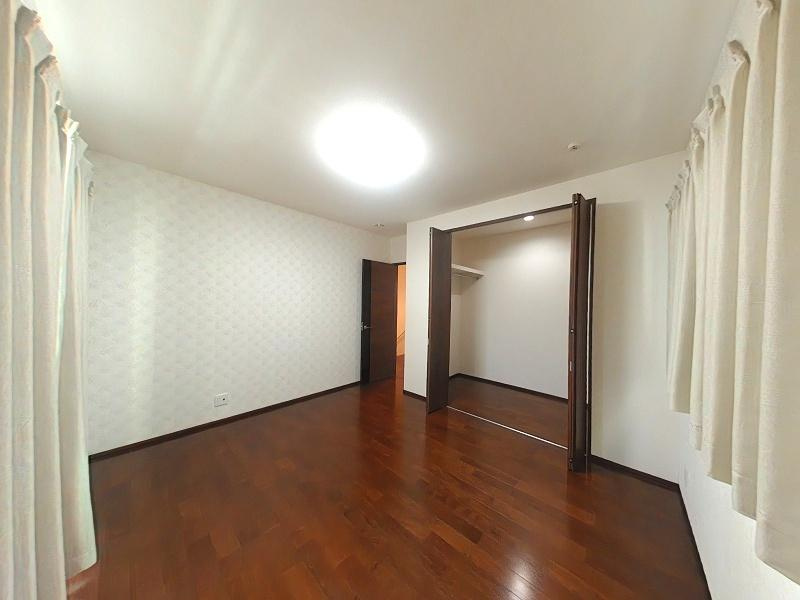 高知市和泉町　中古戸建ての洋室|２F:7.2洋室