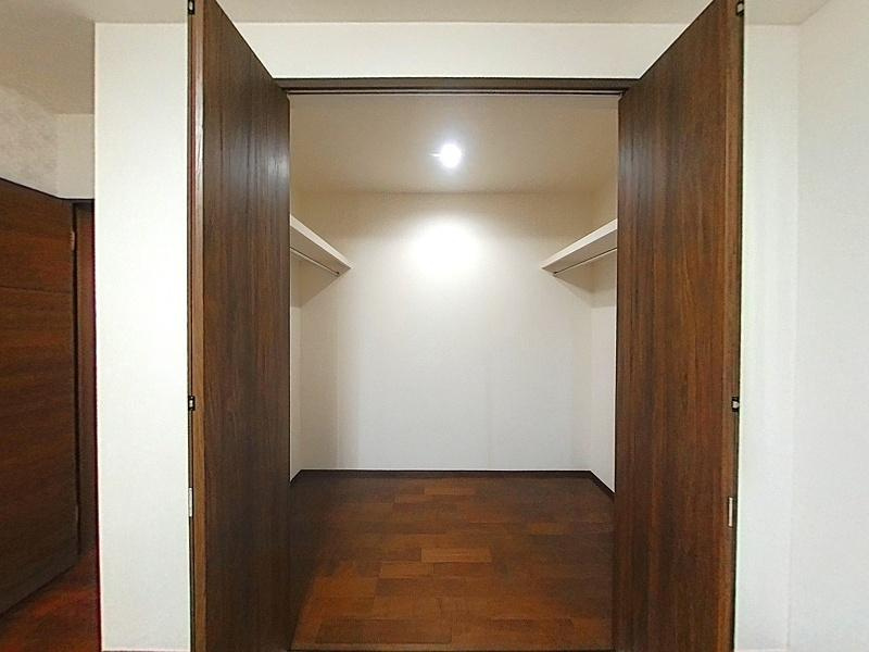 高知市和泉町　中古戸建ての収納|２F:7.2洋室