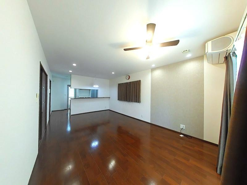 高知市和泉町　中古戸建ての居間・リビング|１F:18LDK