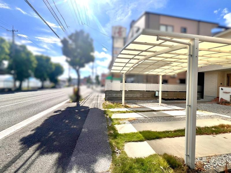高知市和泉町　中古戸建ての前面道路含む現地写真