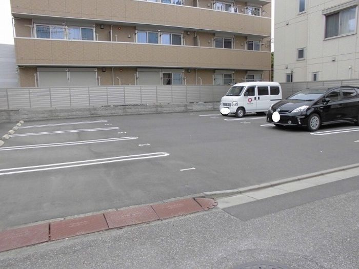 リバーヴィクトワールの駐車場