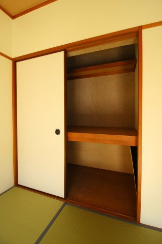 ビラ名谷の収納