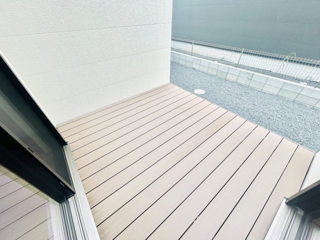 四街道市たかおの杜1期の設備|ウッドデッキ