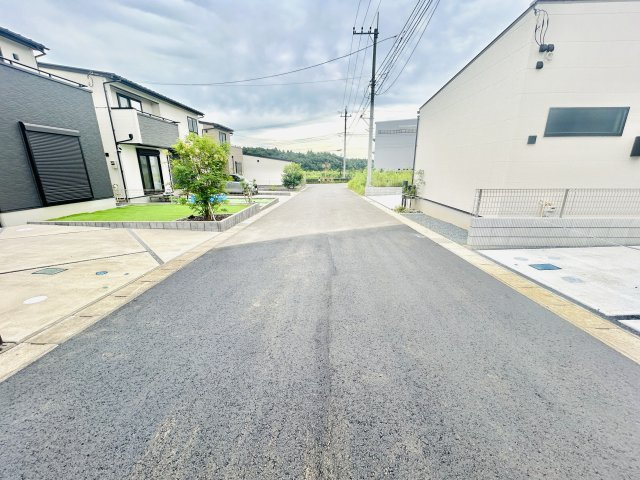 四街道市たかおの杜1期の前面道路含む現地写真