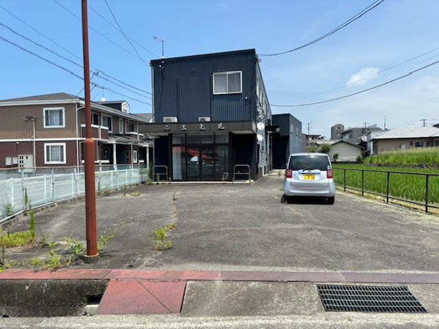四国中央市中之庄町　元葬儀場の外観|土地面積約２０３坪。
建物面積約１９６坪。