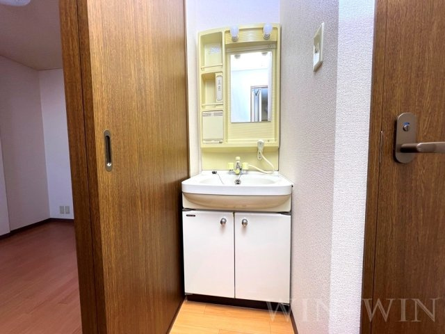 ノーブルタウン新栄の独立洗面台|イメージ（同建物内別部屋の写真です）