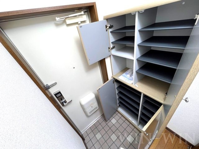 ノーブルタウン新栄の玄関|イメージ（同建物内別部屋の写真です）