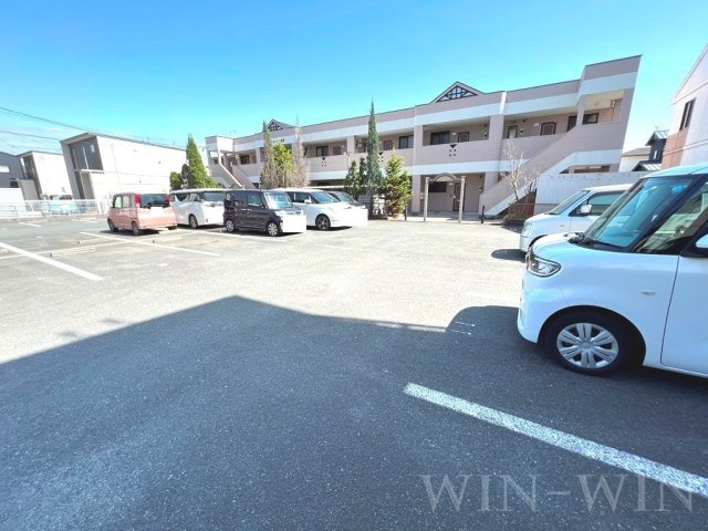 ノーブルタウン新栄の駐車場